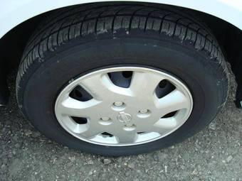 2002 Nissan Wingroad Photos