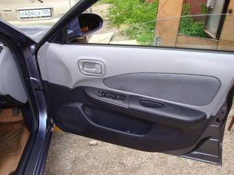 2002 Nissan Wingroad Photos