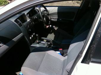2002 Nissan Wingroad Photos