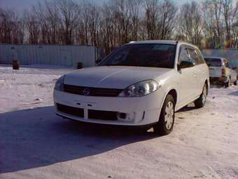 2003 Nissan Wingroad Photos