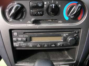 2003 Nissan Wingroad Photos