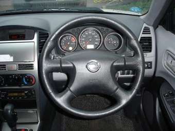 2003 Nissan Wingroad Wallpapers