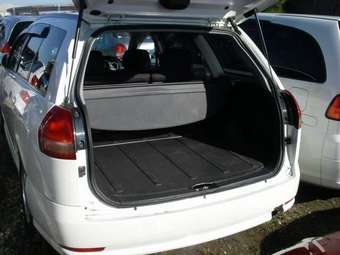 2003 Nissan Wingroad Photos
