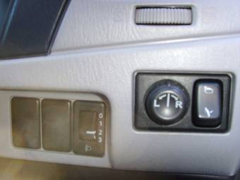 2003 Nissan Wingroad Photos