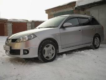2003 Nissan Wingroad Photos