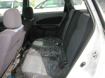 2003 Nissan Wingroad Pictures