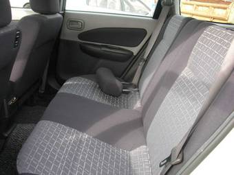 2003 Nissan Wingroad Pictures