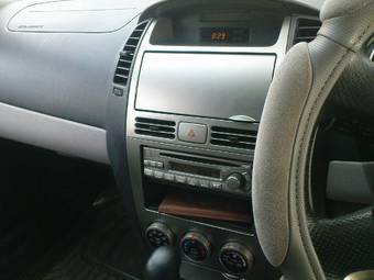 2003 Nissan Wingroad Pictures