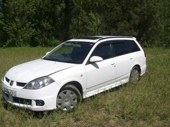 2003 Nissan Wingroad Photos