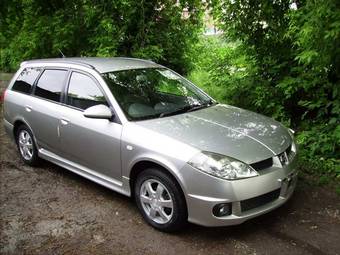 2003 Nissan Wingroad Photos
