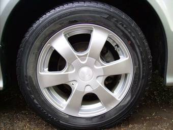 2003 Nissan Wingroad Pictures