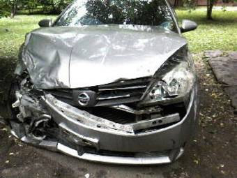 2003 Nissan Wingroad Photos