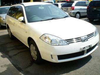 2004 Nissan Wingroad Images