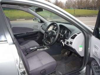 2004 Nissan Wingroad Photos