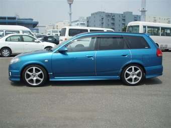 2004 Nissan Wingroad Pictures