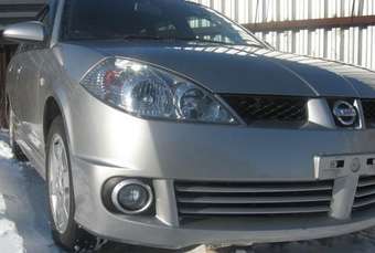 2004 Nissan Wingroad Images