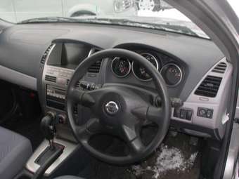 2004 Nissan Wingroad Photos