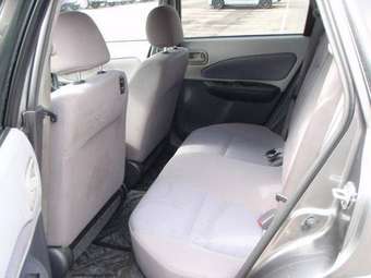 2004 Nissan Wingroad Photos