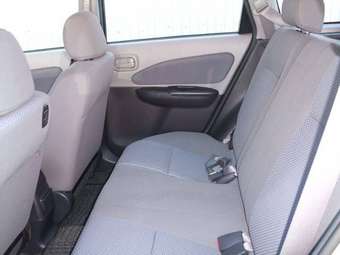 2004 Nissan Wingroad Pictures