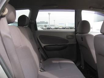 2004 Nissan Wingroad Photos