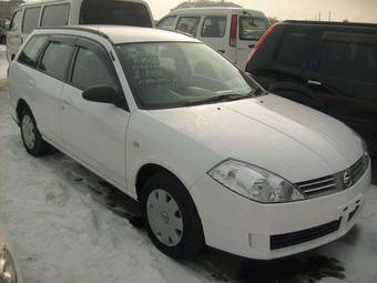 2004 Nissan Wingroad Photos