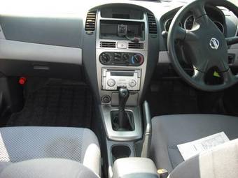 2004 Nissan Wingroad Pictures