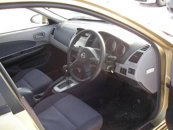 2004 Nissan Wingroad Photos