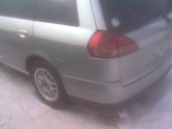 2004 Nissan Wingroad Photos