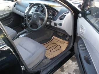 2004 Nissan Wingroad Photos