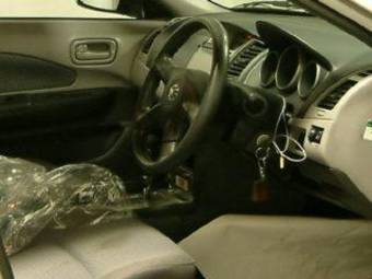 2004 Nissan Wingroad Photos