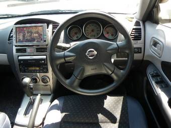 2004 Nissan Wingroad Photos