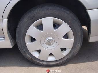 2004 Nissan Wingroad Photos