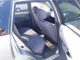 2004 Nissan Wingroad Photos
