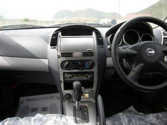 2004 Nissan Wingroad Photos