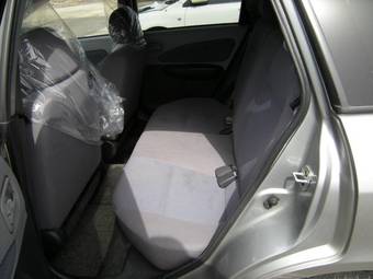 2004 Nissan Wingroad Pictures
