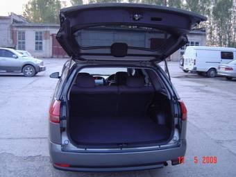 2004 Nissan Wingroad Pictures