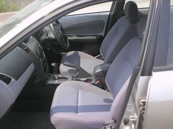 2004 Nissan Wingroad Pictures