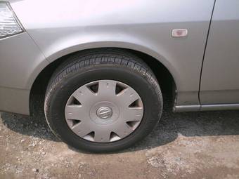 2004 Nissan Wingroad Pics