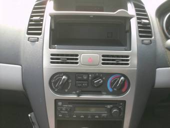 2004 Nissan Wingroad Pictures