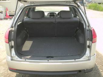 2004 Nissan Wingroad Pictures