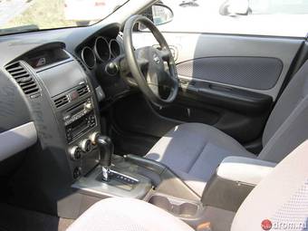 2004 Nissan Wingroad Pictures
