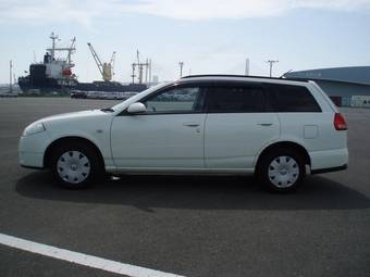 2004 Nissan Wingroad Images