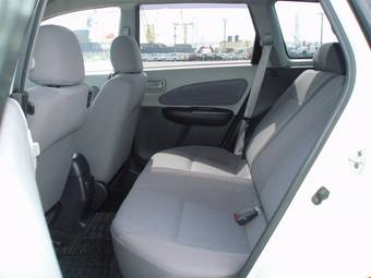 2004 Nissan Wingroad Images