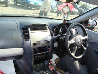 2004 Nissan Wingroad Pictures