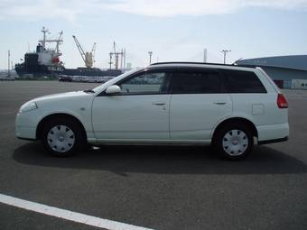 2004 Nissan Wingroad Images