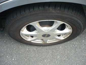 2005 Nissan Wingroad Pictures
