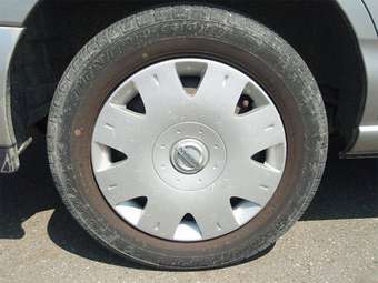 2005 Nissan Wingroad Pictures