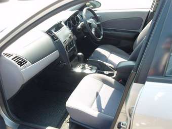 2005 Nissan Wingroad Images