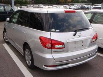 2005 Nissan Wingroad Pictures