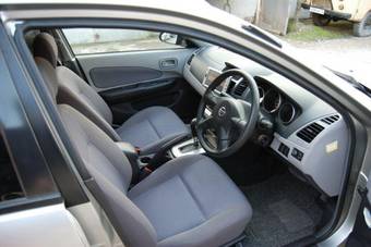 2005 Nissan Wingroad Wallpapers